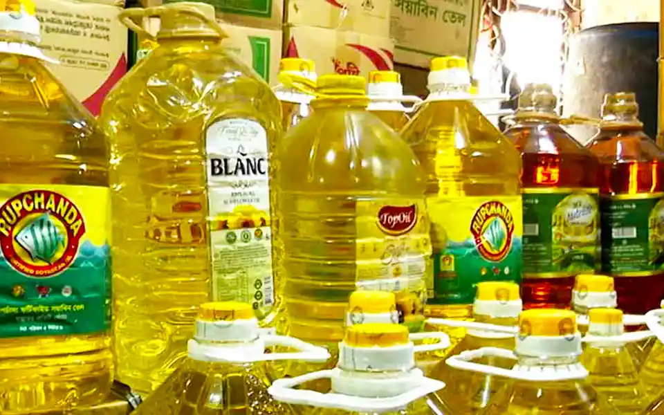 Soybean oil will be available at Tk 10 per liter from today