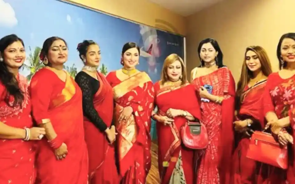 Stars in red sari with Apu Biswas!