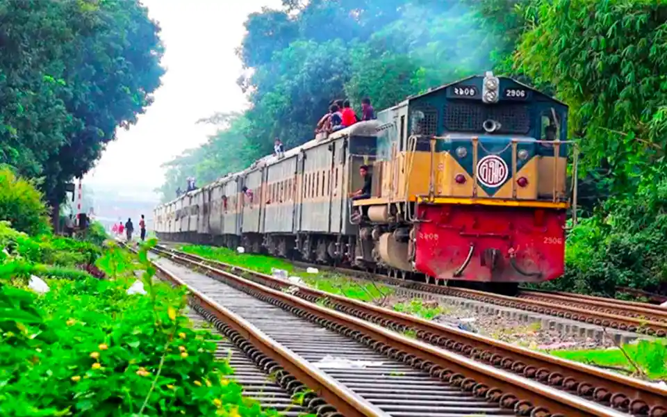 Train engine breaks down in Gazipur, passengers suffer
