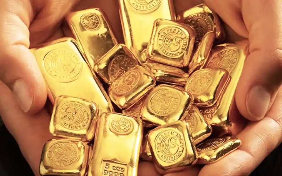 Airport officials detained with 68 gold bars