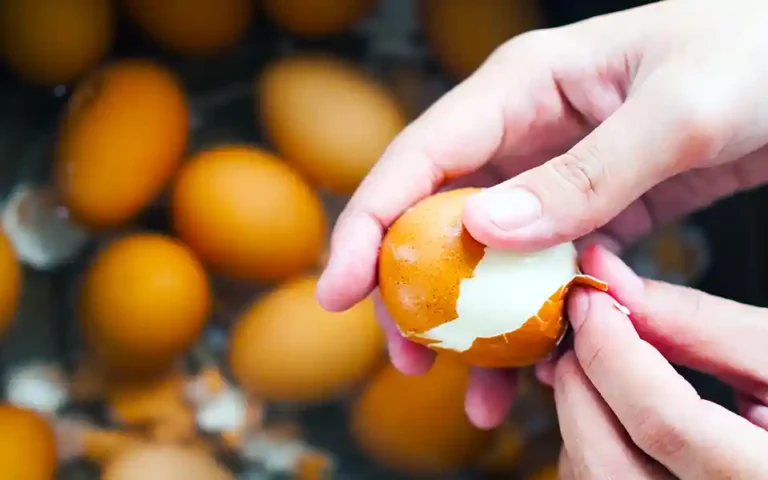Eggs are cracking while boiling, this trick will solve the problem