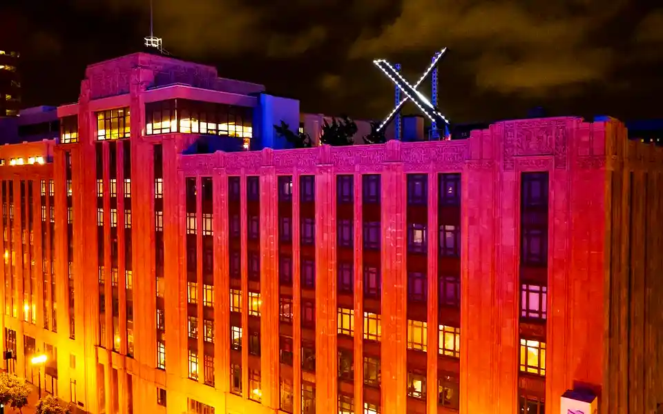 Elon Musk in trouble with new logo lights