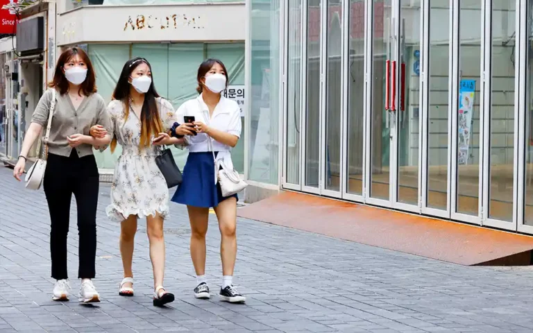 In the last 1 month, the number of people affected by corona in the world has increased by 63 percent