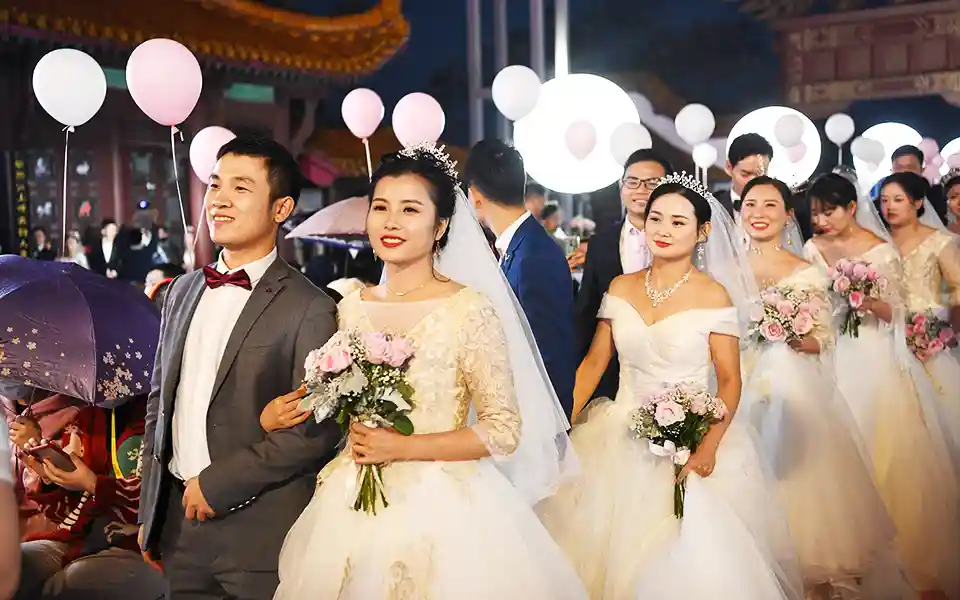 New couple will get cash reward if they get married below 25 years