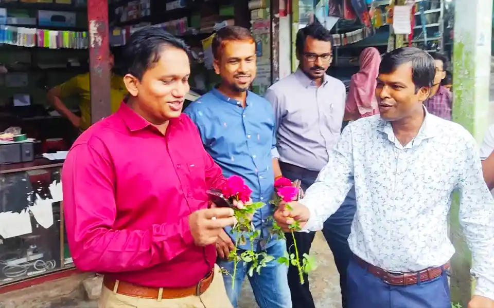 Rose flower distribution at Comilla University calling for peace