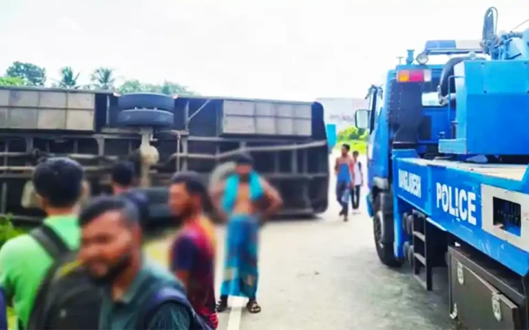 3 killed, 10 injured as passenger bus overturns in Chandina, Comilla