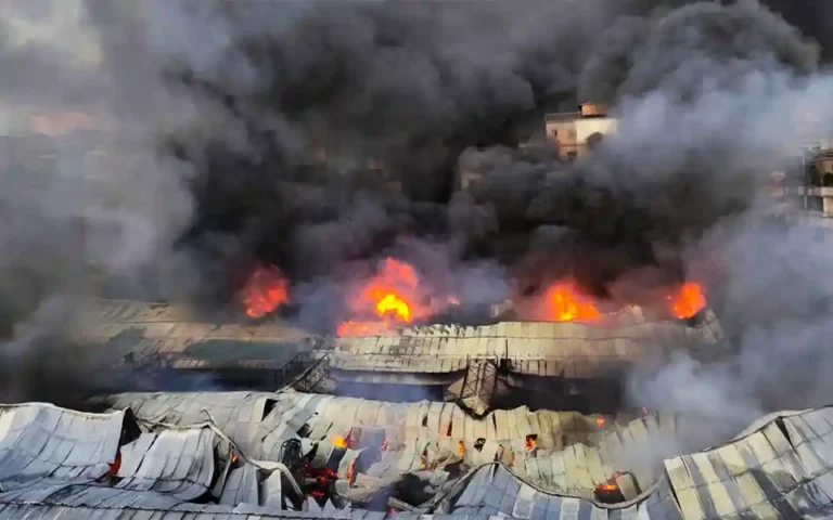 500 shops were burnt to ashes in the fire at the agricultural market in Mohammadpur