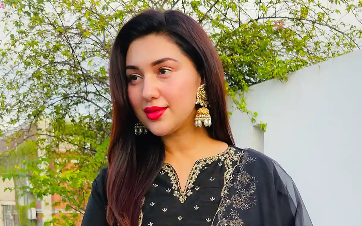 মাকে নিয়ে আবেগঘন স্ট্যাটাস অপু বিশ্বাসের