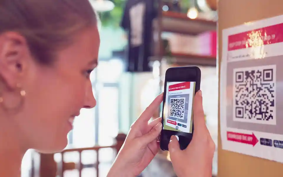 Be careful when making payments and visiting cards with QR codes!