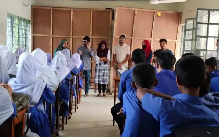 কুবি সাংবাদিকতা বিভাগের শিক্ষার্থীদের 'স্বাস্থ্য বাতায়ন' ক্যাম্পেইনের আয়োজন