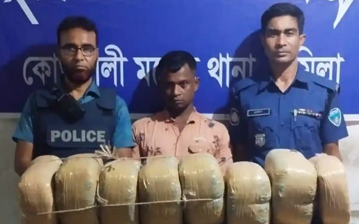 কুমিল্লায় ৫২ কেজি গাঁজাসহ মাদক ব্যবসায়ী গ্রেফতার