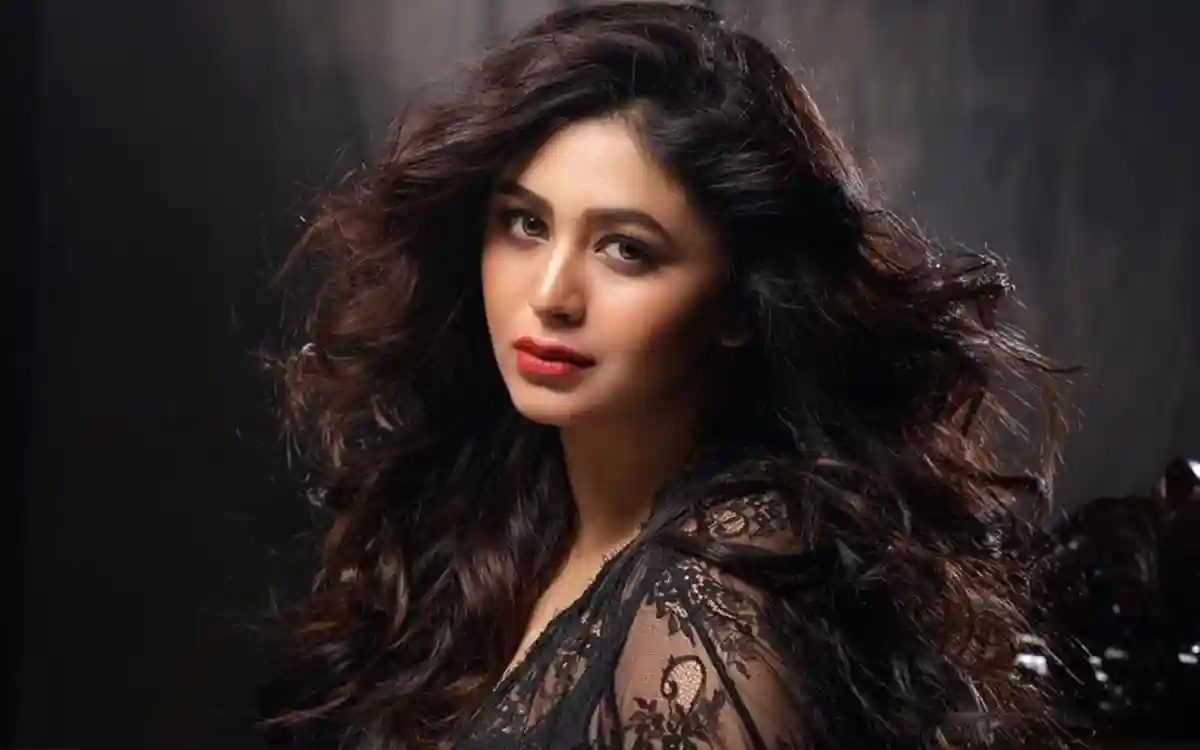 বিয়ের আগেই মা হওয়ার ঘোষণা ঋতাভরীর