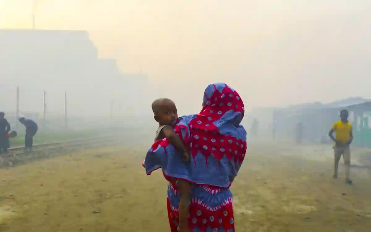 Due to air pollution, the average life expectancy of people in Bangladesh is reduced by about 6 years
