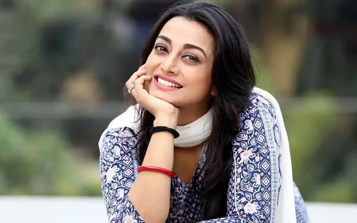 মন পড়ে থাকে মায়ের কাছে: অর্ষা