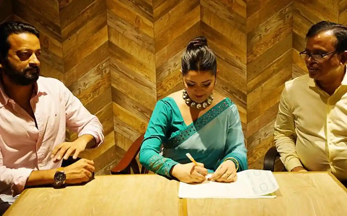 সাইমন-পরীমণি জুটির নতুন সিনেমা ‘ডোডোর গল্প’