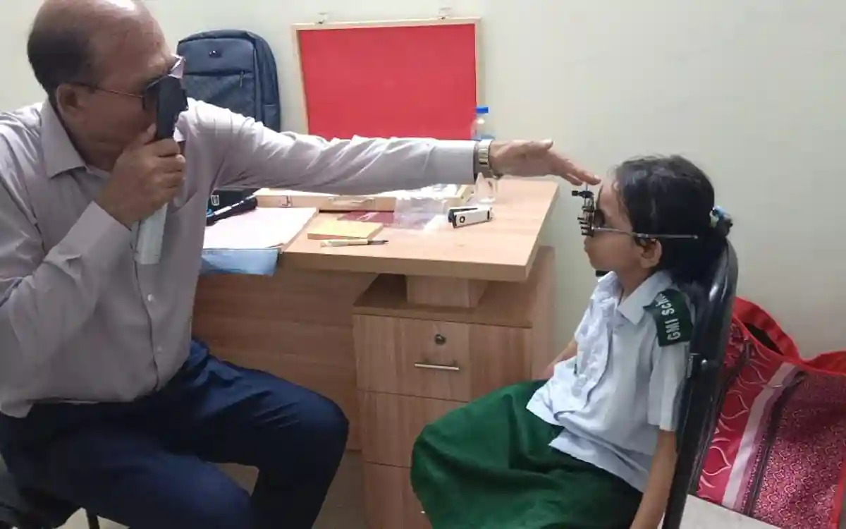 স্কুল শিক্ষার্থীদের নিয়মিত চক্ষু পরীক্ষা করা উচিত