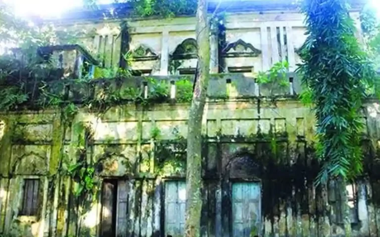 কুমিল্লায় ৩০০ বছরের ঐতিহাসিক ভৈরব মজুমদারের জমিদার বাড়ি