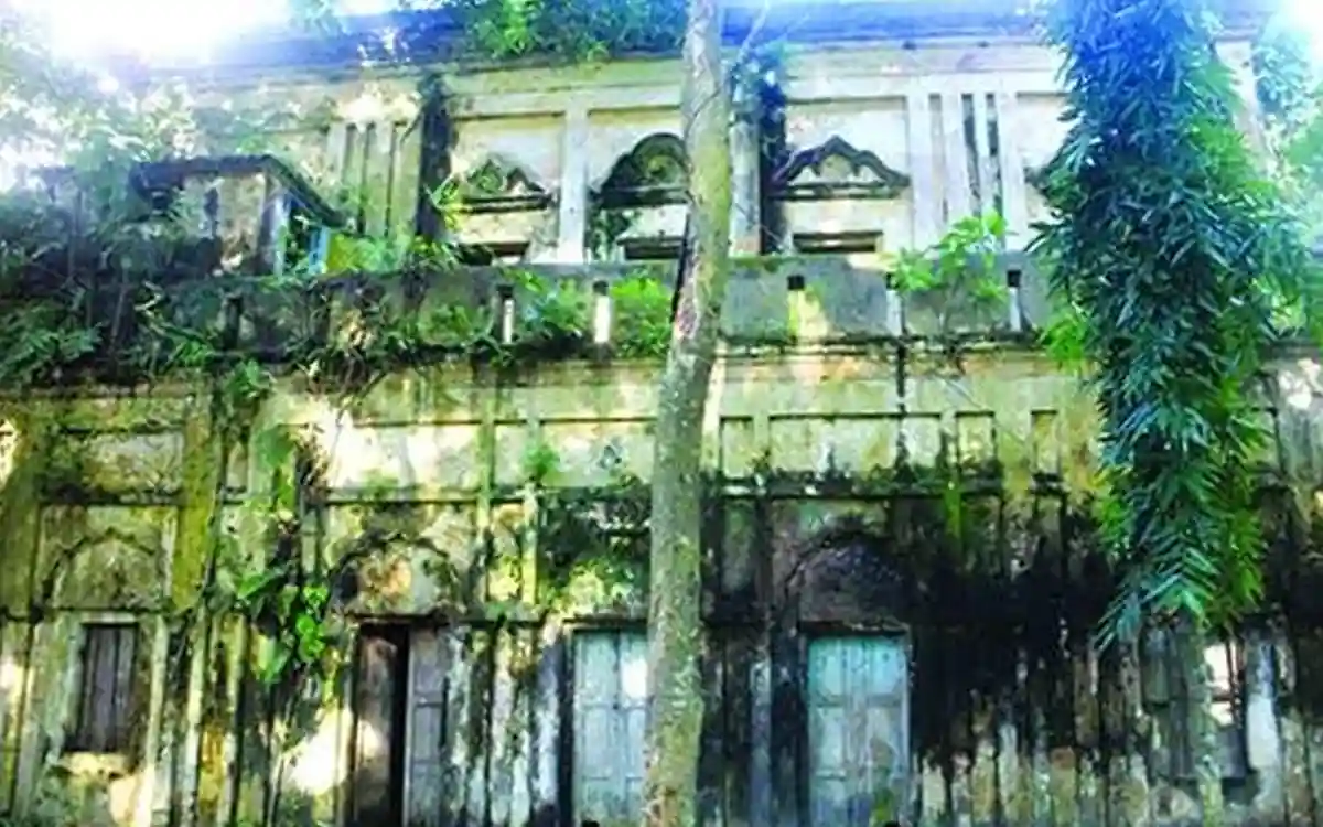 কুমিল্লায় ৩০০ বছরের ঐতিহাসিক ভৈরব মজুমদারের জমিদার বাড়ি