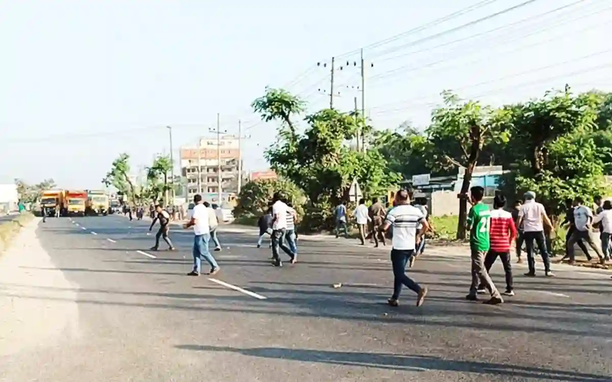 Clash of police with BNP and Jamaat in siege in Cumilla