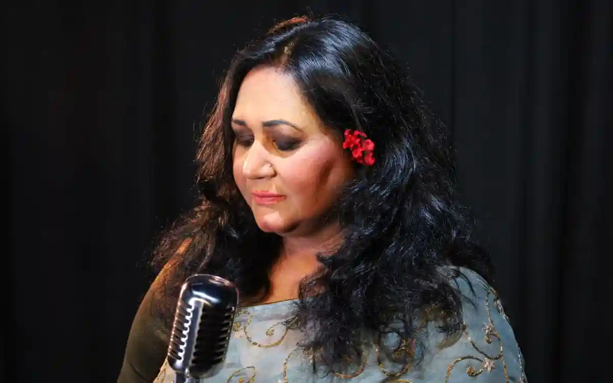 ফাহমিদা নবীর ফেসবুক পেজ হ্যাক, বিপদে কণ্ঠশিল্পী