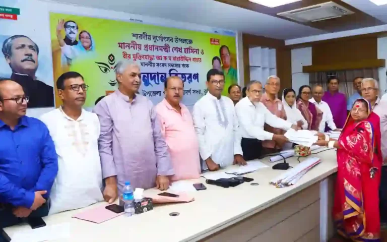 Financial donation of Prime Minister and MP Bahar to 91 pujamandaps in Cumilla