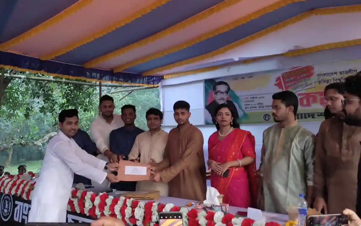 কুবি ছাত্রলীগের কর্মীসভা: সভাপতি ও সম্পাদক পদে জীবনবৃত্তান্ত জমা অর্ধ-শতাধিক