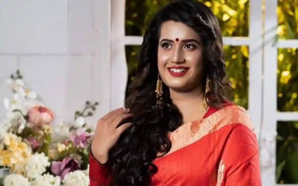 বাংলাদেশে স্বাধীনভাবে গান গাইতে পারছি না: ন্যান্সি