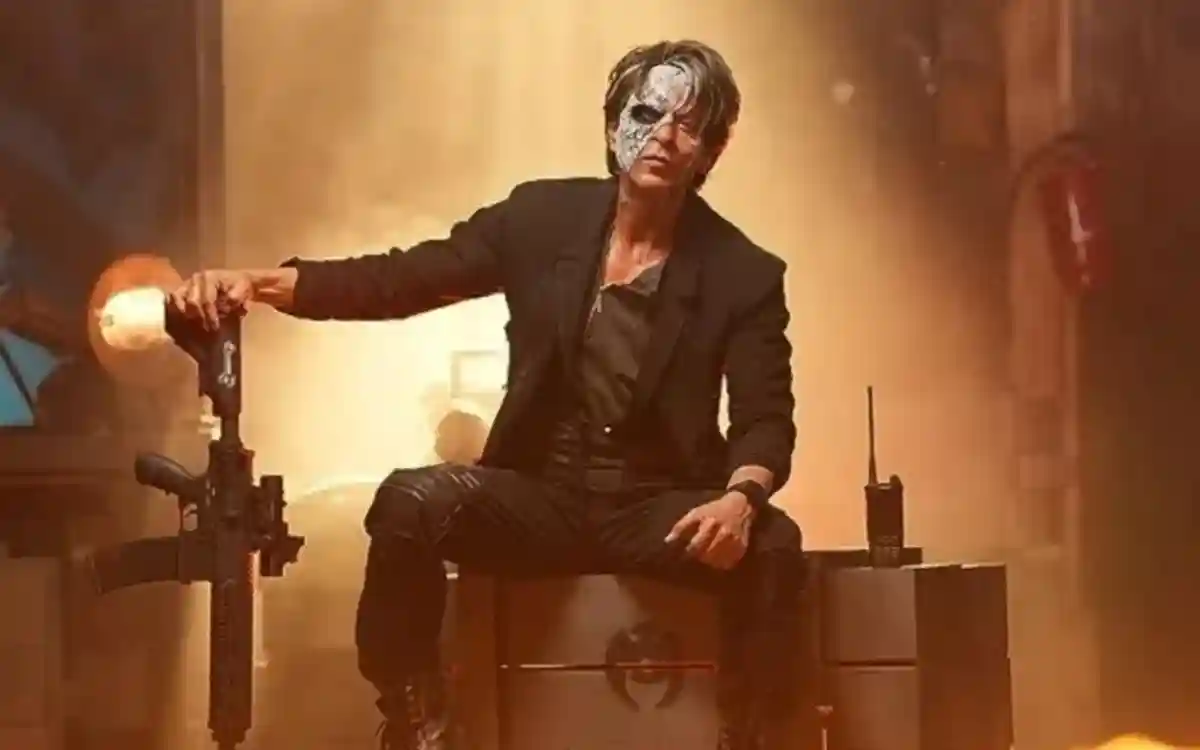 শাহরুখ খানের ১০৩ ডিগ্রি জ্বর, তবুও শুটিংয়ে হাজির