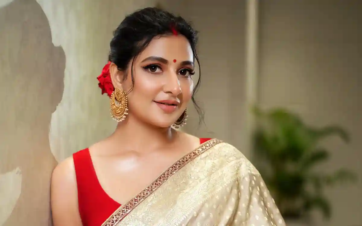 শুভশ্রী দ্বিতীয় সন্তানের মা হওয়ার ঘোষণা বেডরুমের ছবিতে!