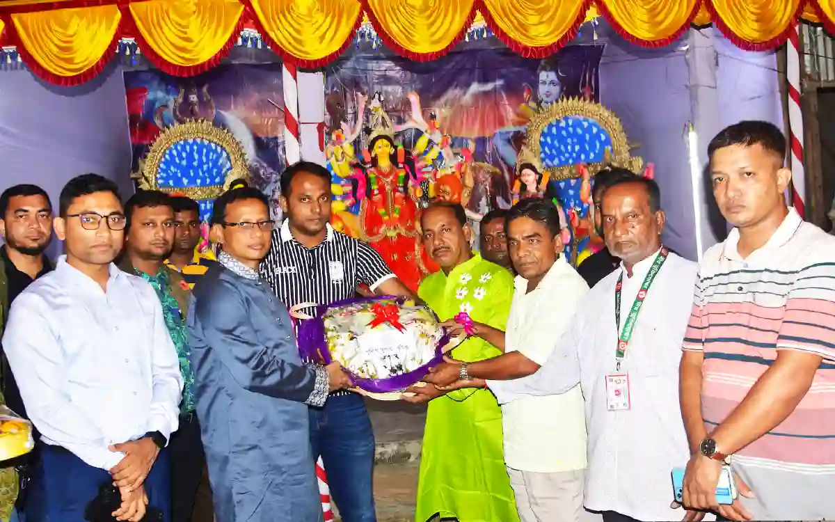 Superintendent of Police visits Puja Mandap in Cumilla