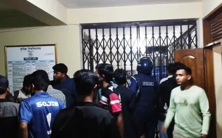 Attack on blue bus of Cumilla University, 10 students injured