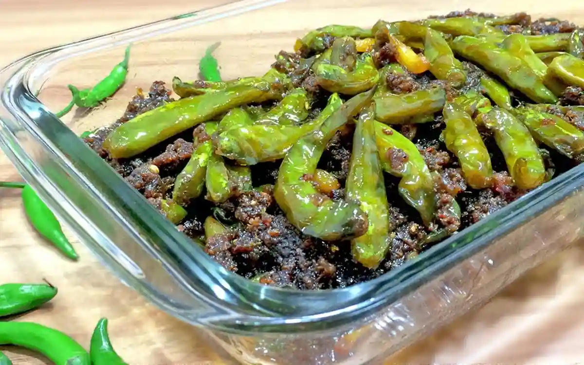মুখরোচক কাঁচা মরিচের টক-ঝাল আচার তৈরির রেসিপি