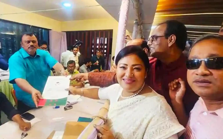 Mumtaz Begum collected the nomination form
