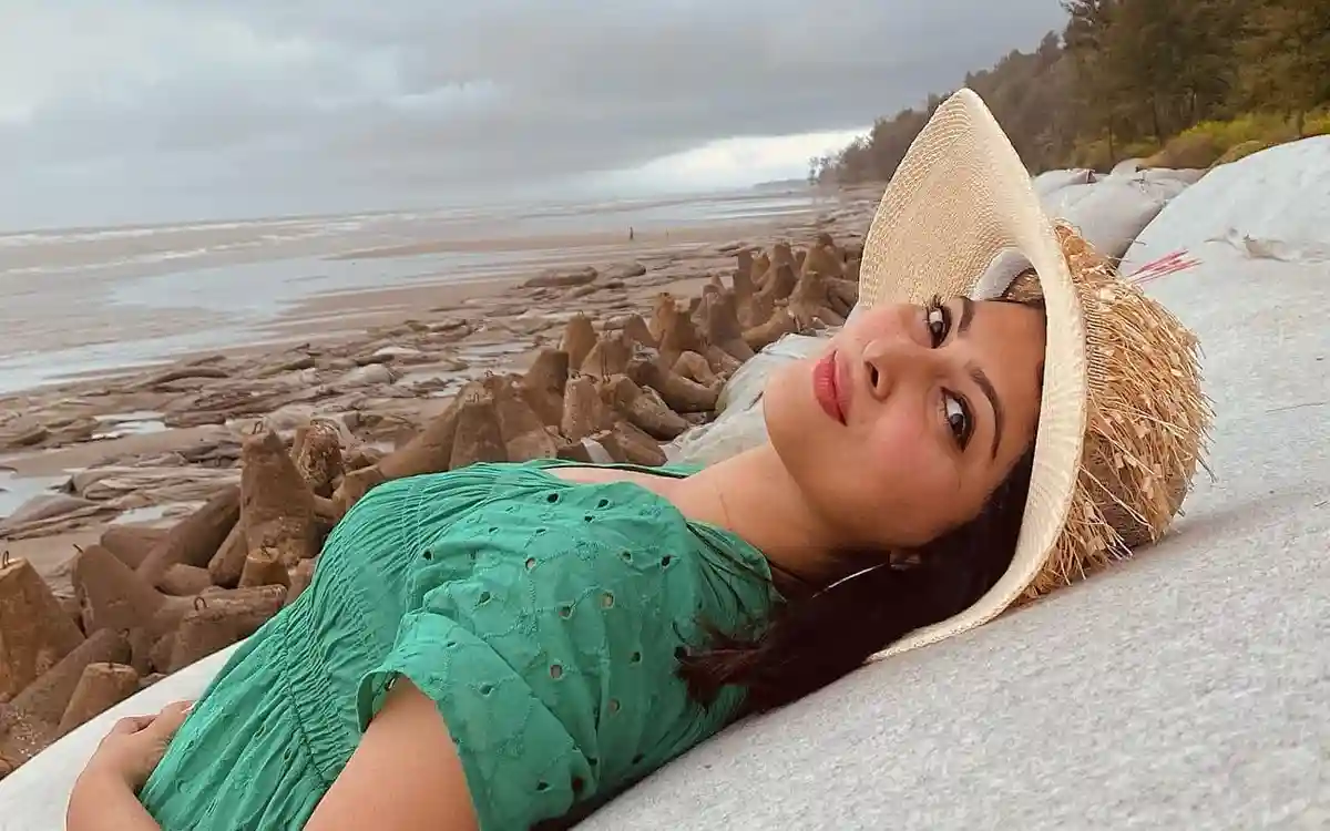 নিজের বাগদান নিয়েও ‘নাটক’ করলেন অভিনেত্রী