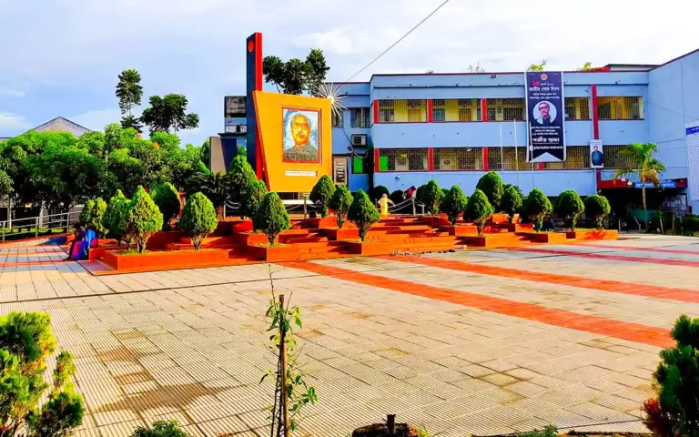 Cumilla Victoria Degree College Campus
