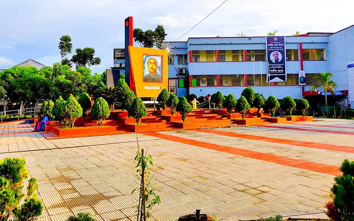 Cumilla Victoria Degree College Campus