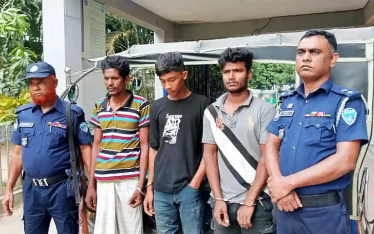 Stolen auto rickshaw recovered in 24 hours in Chauddagram of Cumilla, 3 arrested