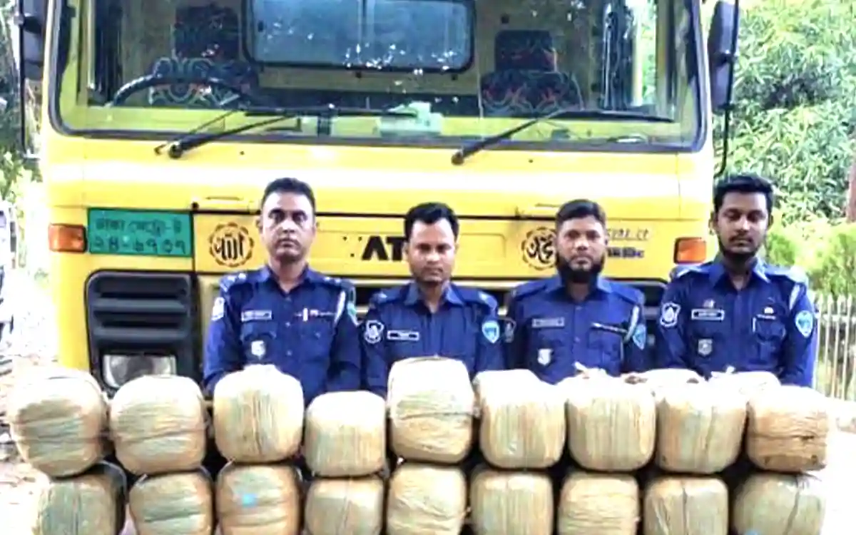 Truck with 176 kg ganja seized in Chauddagram of Cumilla, driver-assistant absconding