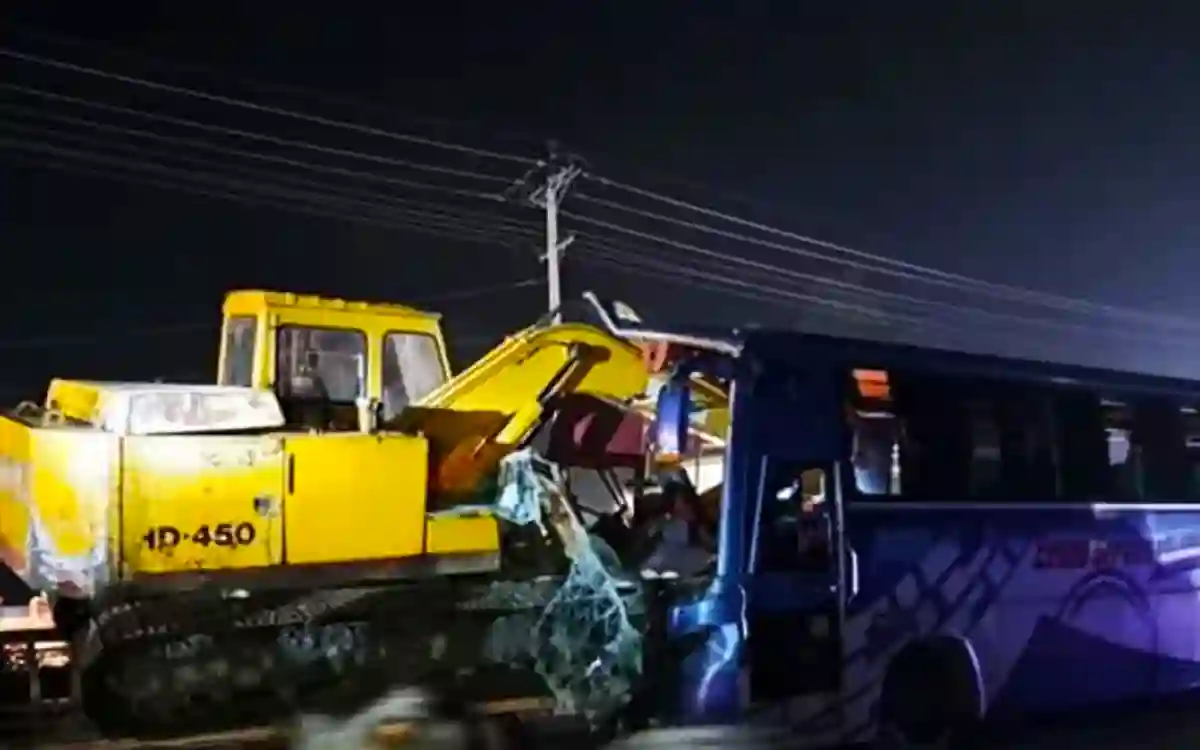 Bus passenger killed, 20 injured in road accident in Cumilla