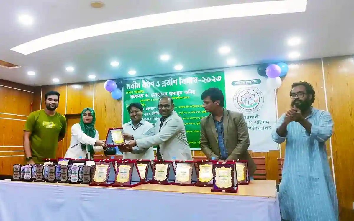 Cumilla University Chhatra Kalyan Parishad welcomed the freshers and said goodbye to the seniors