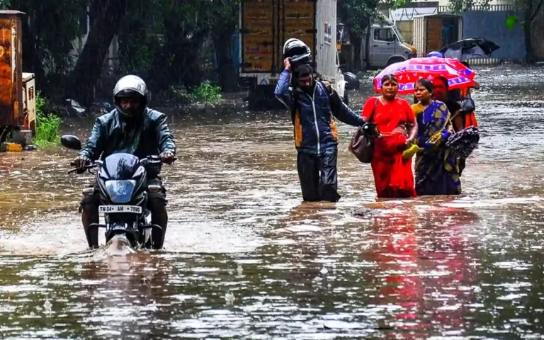 Cyclone Michuang - Heavy rains lash Indian coast, 8 dead