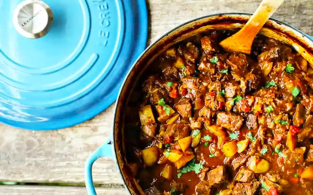 Beef curry with potatoes