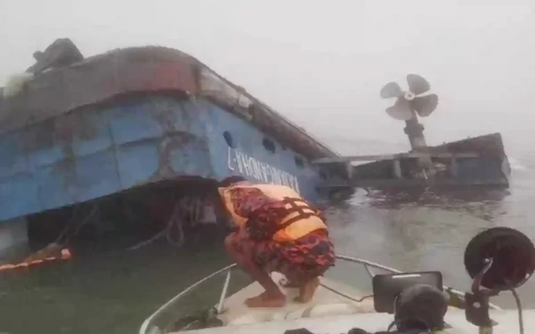 Ferry with 9 trucks sinks in Padma, 10 people rescued alive