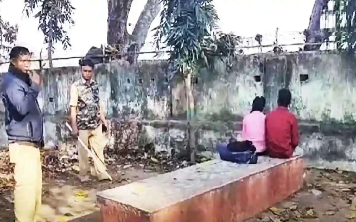 A novel initiative of a park to prevent lovers from kissing