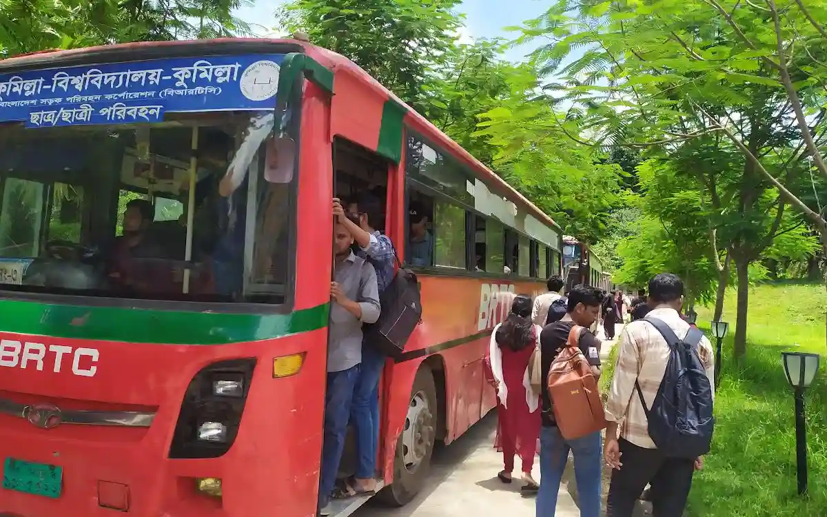 কুবিতে বৃহস্পতিবার বন্ধ নীল বাস, ক্ষুব্ধ শিক্ষার্থীরা