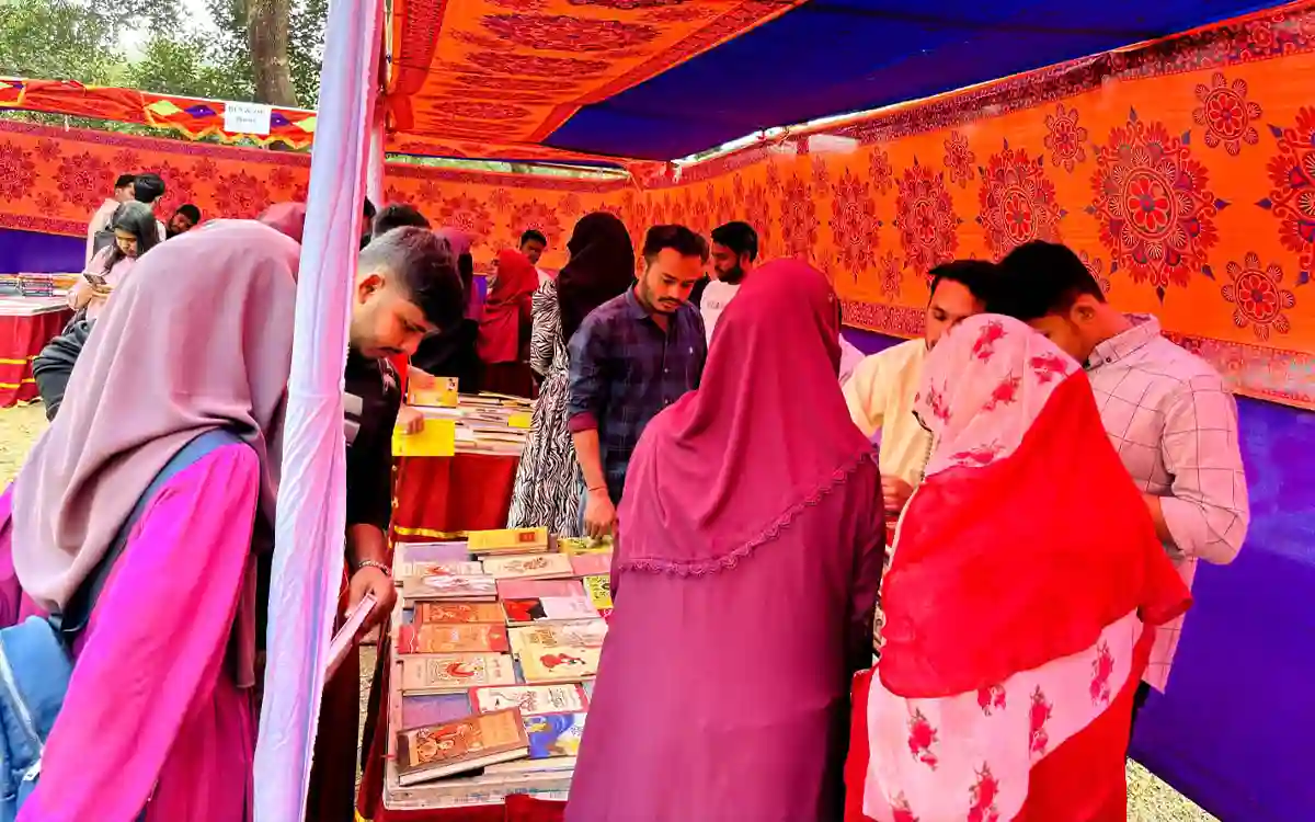 Ekushe Book Fair organized for the first time in Cumilla University, excited students