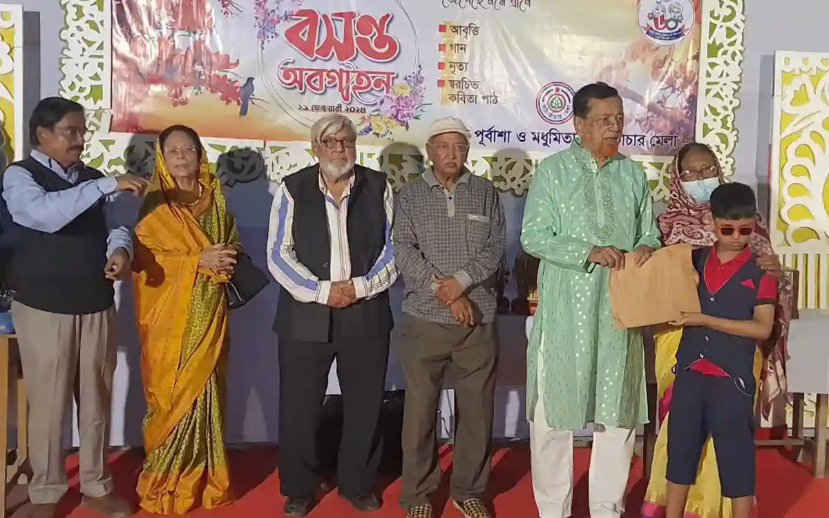 "কুমিল্লা পূর্বাশা ও মধুমিতা কচি-কাঁচা মেলার উদ্যোগে অনুষ্ঠিত "বসন্ত অবগাহন"