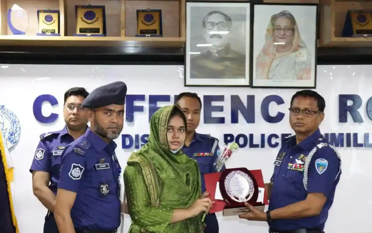 কুমিল্লায় পুলিশ পরিবারের মেধাবী সন্তানদের মেধাবৃত্তি ও সংবর্ধনা
