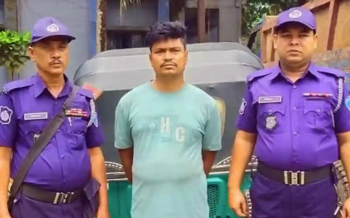 RisingCumilla.Com - Manoharganj, Cumilla robbed of CNG, 1 arrested