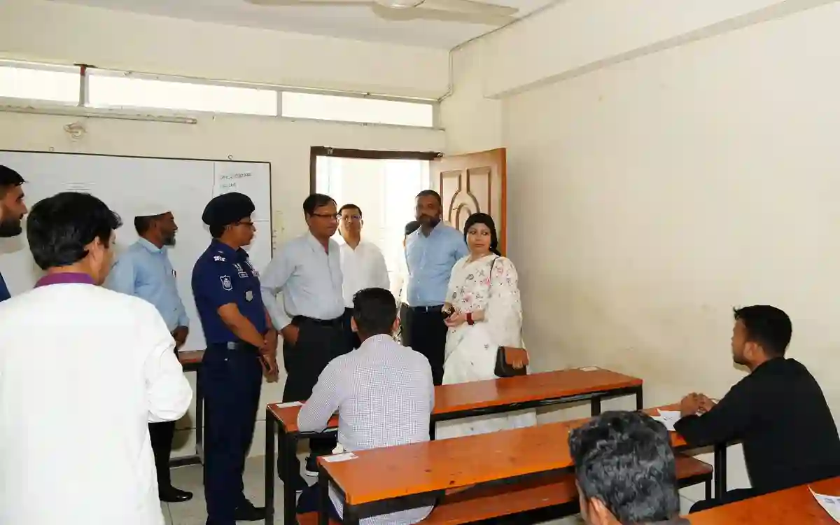 State Minister visits primary teacher recruitment exam in Cumilla